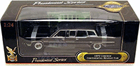 Yatming - Lincoln Continental Reagan Car w/ Flags (1972, 1/24 scale diecast model car, Black) 24068BK/12