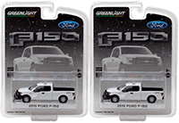 Show product details for Greenlight - Ford F-150 White with Light Bar and Snow Plow Pickup Truck (2015, 1/64 scale diecast model car, White) 29875/48