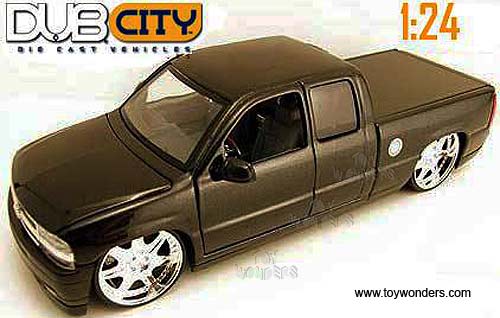 Jada Toys Dub City - Chevy Silverado (2002, 1/24 scale diecast model car, Asstd.) 53809