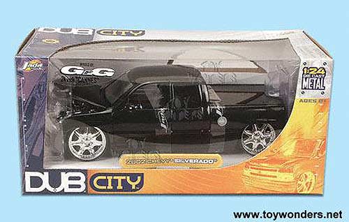 Jada Toys Dub City - Chevy Silverado (2002, 1/24 scale diecast model car, Asstd.) 53809