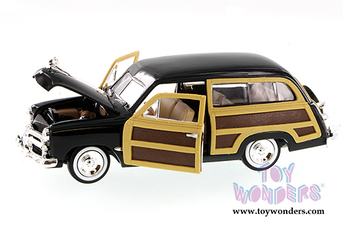 Showcasts Collectibles - Ford  Woody Wagon (1949, 1/24 scale diecast model car, Asstd.) 73260/16D