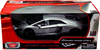Show product details for Motormax - Lamborghini Aventado LP700-4 Hard Top (1/18 scale diecast model car, Silver) 79154SV