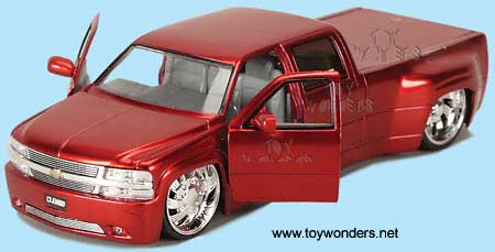 Jada Toys Dub City - Chevy Silverado Dooley Pick Up (1999, 1/24 scale diecast model car, Asstd.) 90146JG