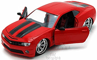Show product details for Jada Toys Bigtime Muscle - Chevy Camaro SS Hard Top (2010, 1/24 scale diecast model car, Asstd. w/ Stripes) 92121XW