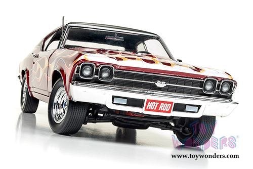 Auto World - Hot Rod Magazine | Chevy® Chevelle® SS™ 396 Hard Top (1969, 1/18 scale diecast model car, Rich Metallic Red/Black) AMM1108