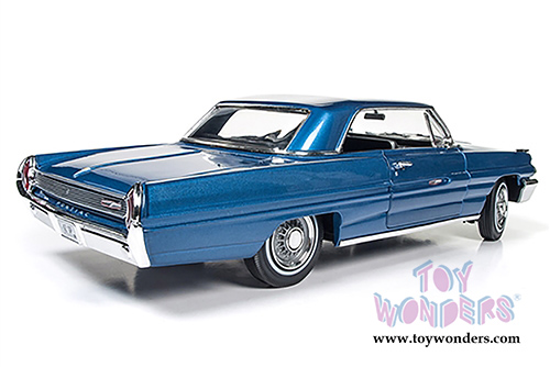 Auto World - Pontiac® Grand Prix™ Hard Top (1962, 1/18 scale diecast model car, Ensign Blue) AMM1122