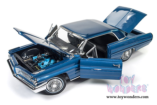 Auto World - Pontiac® Grand Prix™ Hard Top (1962, 1/18 scale diecast model car, Ensign Blue) AMM1122