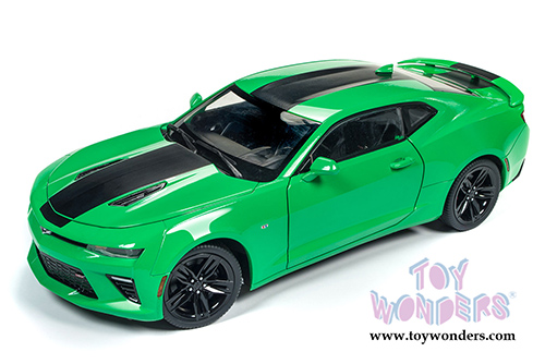Auto World - Muscle Cars USA | Chevy® Camaro® SS™ Hard Top (2017, 1/18 scale diecast model car, Green) AW244