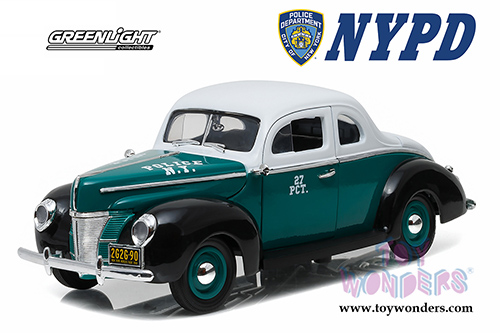 Greenlight - Ford Deluxe Coupe New York City Police Department NYPD (1940, 1/18 scale diecast model car, White/Green/Black) 12972