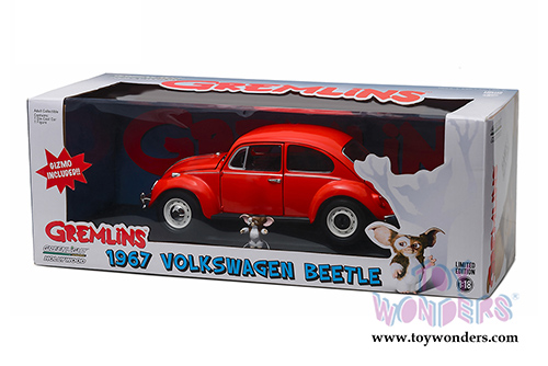 Greenlight Hollywood - Gremlins Volkswagen Beetle Hard Top with Gizmo figure (1967, 1/18 scale diecast model car, Red) 12985