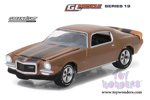 Greenlight - GL Muscle Series 19 | Chevrolet® Camaro Z/28® Hard Top (1972, 1/64 scale diecast model car, Mojave Gold) 13190D/48