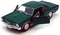 Show product details for Welly - Pontiac GTO Hard Top (1965, 1/24 scale diecast model car, Asstd.) 22092/4D