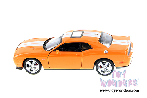 Welly - Dodge Challenger SRT Hard Top (2013, 1/24 scale diecast model car, Orange) 24049OR
