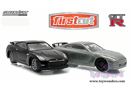 Greenlight Firstcut - Nissan GT-R R35 Hard Top (2014, 1/64 scale diecast model car, Black and Bare metal) 29831