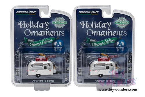 Greenlight - Airstream 16' Bambi Holiday Ornament with Hook Ring "Christmas Trees & Wreaths" (1/64 scale diecast model car, Chrome) 29916/48