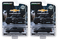 Show product details for Greenlight - Chevrolet® Silverado™ 1500 Z71 Crew Cab Pickup Truck Midnight Edition (2018, 1/64 scale diecast model car, Black) 29941/48