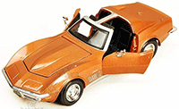 Show product details for Showcasts Collectibles - Chevrolet Corvette T-Top (1970, 1/24 scale diecast model car, Asstd.) 34202