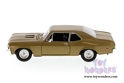 Showcasts Collectibles - Chevrolet Nova SS Hard Top (1970, 1/24 scale diecast model car, Asstd.) 34262