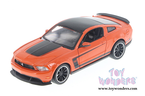 Showcasts Collectibles - Ford Mustang Boss 302 Hard Top (2012, 1/24 scale diecast model car, Asstd.) 34269