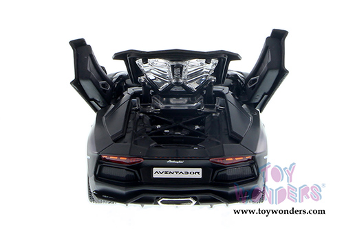 Showcasts Collectibles - Lamborghini Aventador LP 700-4 Roadster Convertible (1/24 scale diecast model car, Matte Black) 34504
