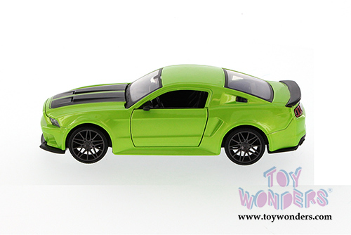 Showcasts Collectibles - Ford Mustang Street Racer/ Ford Mustang GT Hard Top (2014/2015, 1/24 scale diecast model car, Asstd.) 34506/08