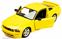 Show product details for Maisto - Ford Mustang GT Coupe Hard Top (2006, 1/24 scale diecast model car, Asstd.) 34997