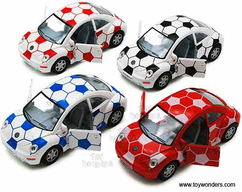 Kinsmart - Volkswagen New Beetle w/ Soccer (1/32 scale diecast model car, White) 5028DR