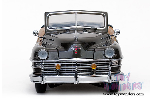 Sun Star Classic - Chrysler Town & Country Convertible (1948, 1/18 scale diecast model car, Gunmetal Gray) 6141