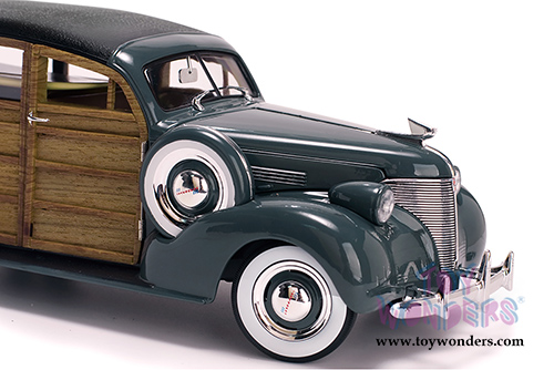 Sun Star USA - Chevrolet® Woody Surf Wagon (1939, 1/18 scale diecast model car, Grandville Gray) 6177