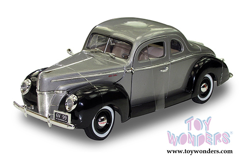 Motormax Timeless Classics -  Ford Coupe Deluxe Hard Top (1940, 1/18 scale diecast model car, Black) 73108TC/SV
