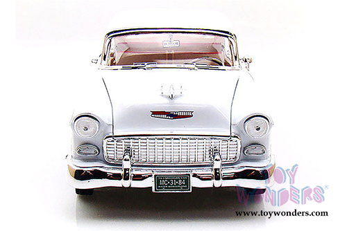 Motormax Timeless Classics - Chevy Bel Air Closed Convertible (1955, 1/18 scale diecast model car, White) 73184TC/W