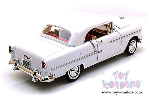 Motormax Timeless Classics - Chevy Bel Air Closed Convertible (1955, 1/18 scale diecast model car, White) 73184TC/W