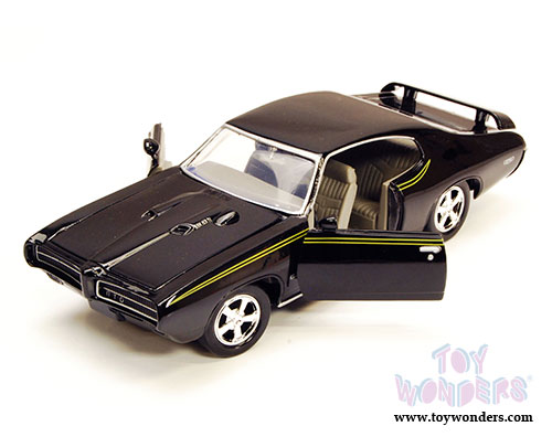Motormax - Pontiac GTO Judge Hard Top (1969, 1/24 scale diecast model car, Black) 73242AC/BK