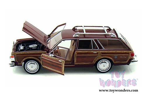 Showcasts Collectibles - Chrysler LeBaron Town & Country Wagon (1979, 1/24 scale diecast model car, Brown) 73331