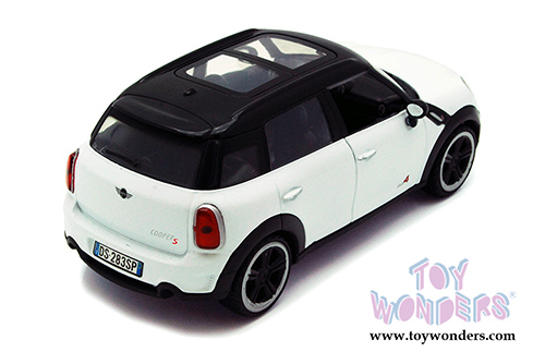 Showcasts Collectibles - Mini Cooper S Countryman Hard Top w/ Sunroof (1/24 scale diecast model car, Asstd.) 73353/16D