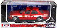 Show product details for Motormax - Ford Crown Victoria Fire Chief (2007, 1/24 scale diecast model car, Red) 76458