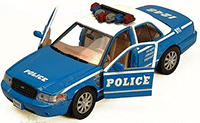 Show product details for Showcasts Collectibles - Ford Crown Victoria Police Car (2010, 1/24 scale diecast model car, Blue) 76482DBU