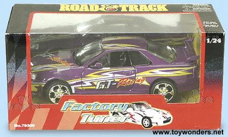 Motormax - Road & Track/ Nissan Skyline GT-R (1/24 scale diecast model car, Purple) 79305