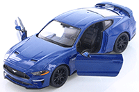 Show product details for Showcasts Collectibles - Ford Mustang GT Hard Top (2018, 1/24 scale diecast model car, Asstd.) 79352/16D