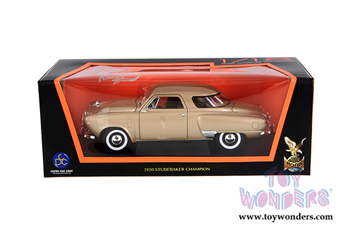 Lucky Road Signature - Studebaker Champion Hard Top (1950, 1/18 scale diecast model car, Gold) 92478G