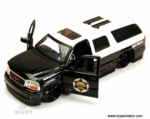 Jada Toys Heat - GMC Yukon Denali State Trooper (2002, 1/24 scale diecast model car, Black& White) 96368