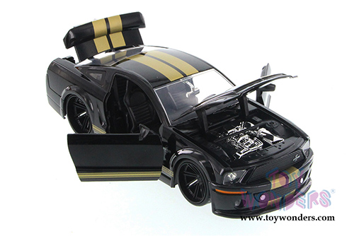 Jada Toys Bigtime Muscle - Ford Shelby GT-500KR Hard Top (2008, 1/24 scale diecast model car,  Asstd.) 96729XW