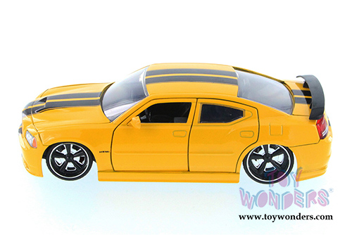 Jada Toys Bigtime Muscle - Dodge Charger SRT8 Hard Top (2006, 1/24 scale diecast model car, Asstd.) 96807YV