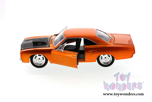 Jada Toys Fast & Furious - Dom's Plymouth Road Runner Hard Top (1970, 1/24 scale diecast model car, Copper) 97126