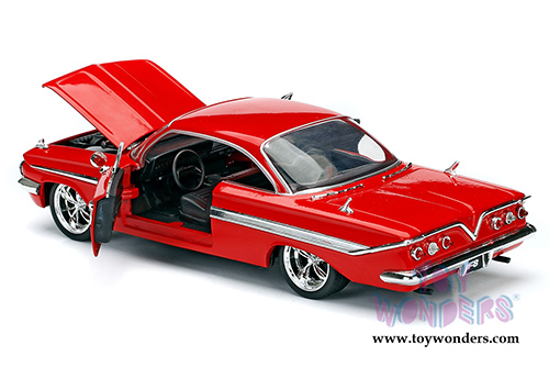 Jada Toys Fast & Furious - Dom's Chevy Impala F8 "The Fate of the Furious" Movie Hard Top (1961, 1/24 scale diecast model car, Red) 98430