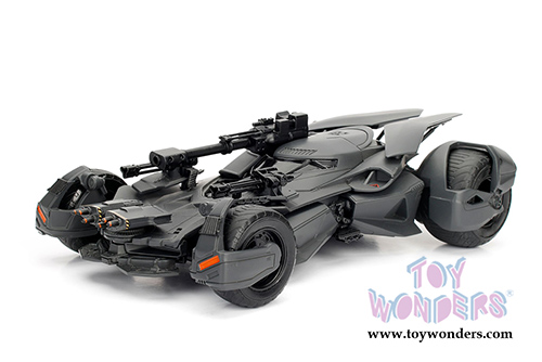 Jada Toys - Metals Die Cast | 2017 Justice League™ Batmobile™ with Batman™ figure (1/24, diecast model car, Black) 99232