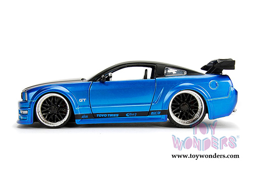 Jada Toys - Metals Die Cast | Big Time Muscle Ford Mustang GT Hard Top (2006, 1/24 scale diecast model car, Asstd.) 99979DP1