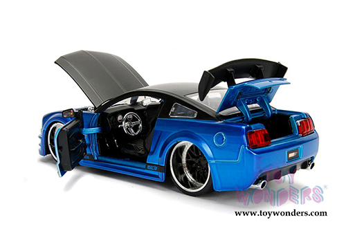 Jada Toys - Metals Die Cast | Big Time Muscle Ford Mustang GT Hard Top (2006, 1/24 scale diecast model car, Asstd.) 99979DP1