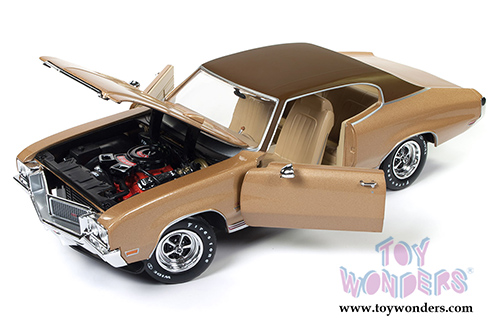 Auto World American Muscle - Hemmings Muscle Machines | Buick® Skylark GS Stage 1 Hard Top (1970, 1/18 scale diecast model car, Gold) AMM1105