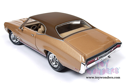 Auto World American Muscle - Hemmings Muscle Machines | Buick® Skylark GS Stage 1 Hard Top (1970, 1/18 scale diecast model car, Gold) AMM1105